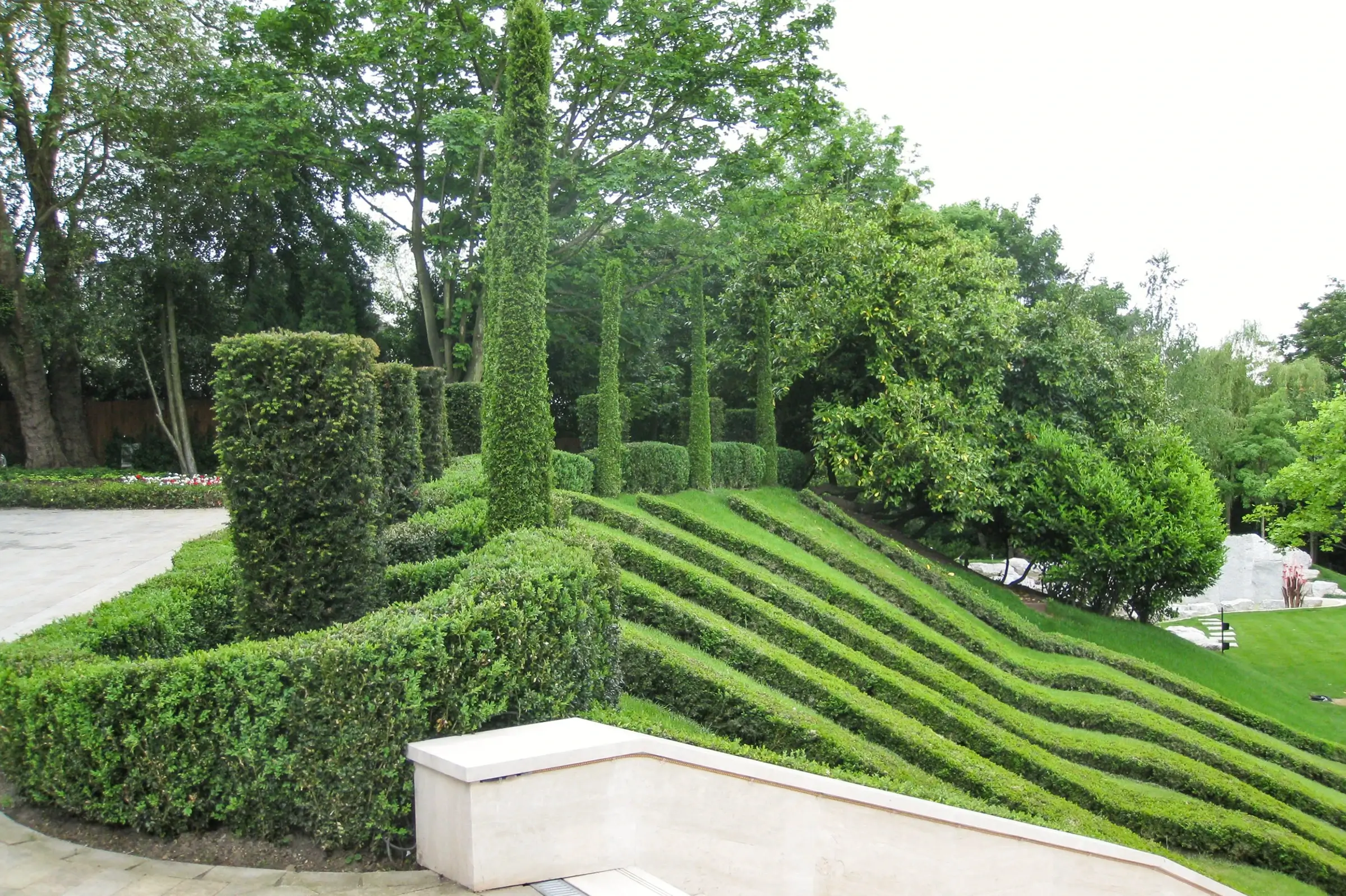 A formal Hampstead garden with instant impact and drama