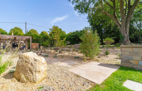 A contemporary gravel garden in Buckinghamshire