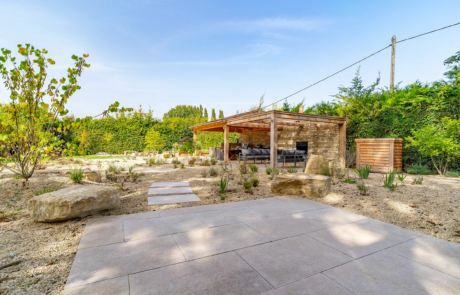 A contemporary gravel garden in Buckinghamshire